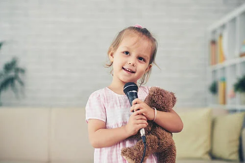 Müzikle Yeni Dil Öğrenmek: Eğlenceli ve Etkili Yöntemler Müzikle Yeni Dil Öğrenmek: Eğlenceli ve Etkili Yöntemler