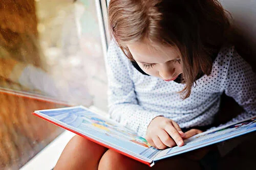 Kitap Okumanın 10 Faydası: Zihin ve Dil Gelişimi Kitap Okumanın 10 Faydası: Zihin ve Dil Gelişimi